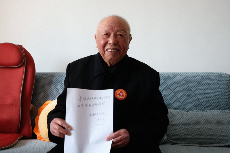 虞仁昌寄语解放日报读者(刘雪妍 摄)