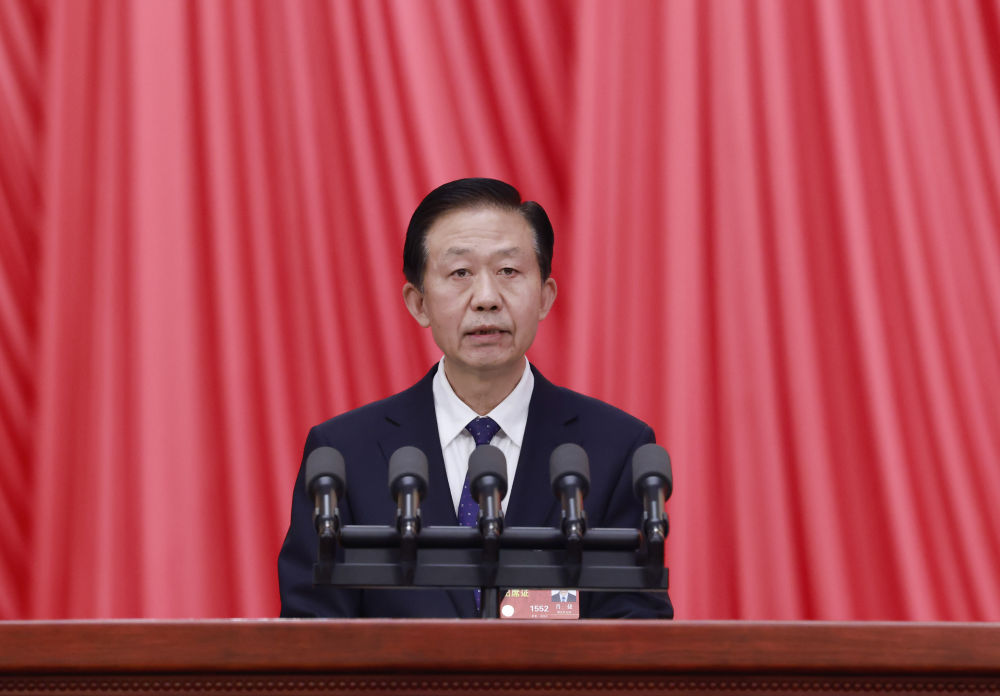 3月7日,十四届全国人大一次会议在北京人民大会堂举行第二次全体会议。受国务院委托,国务委员兼国务院秘书长肖捷作关于国务院机构改革方案的说明。新华社记者 丁林 摄